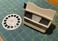 Vintage Sawyers Viewmaster Viewer Tan 1970s Viewer w/Seven Wonders of the World