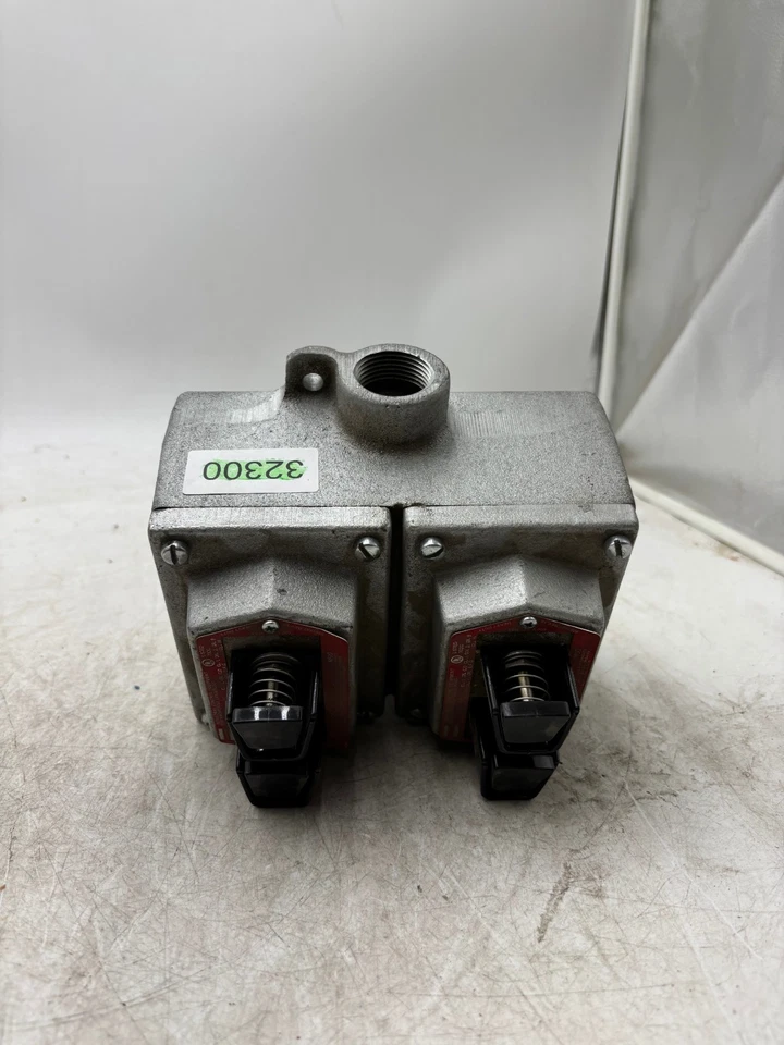 Estación de control pulsador Crouse-Hinds EDSC3290 600V Foto 2 de 3