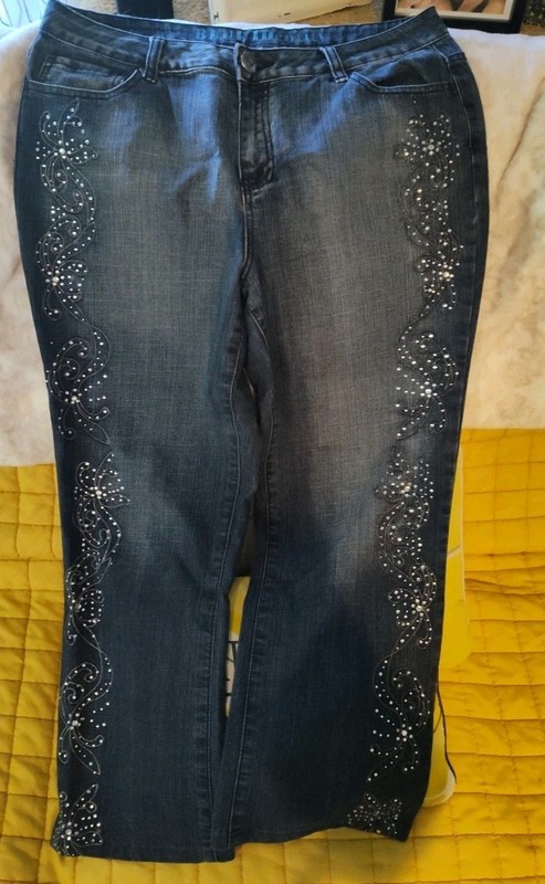 Blue Identity Jeans Womens 14P Blue Studded Floral Dark Wash Straight Mid Rise
