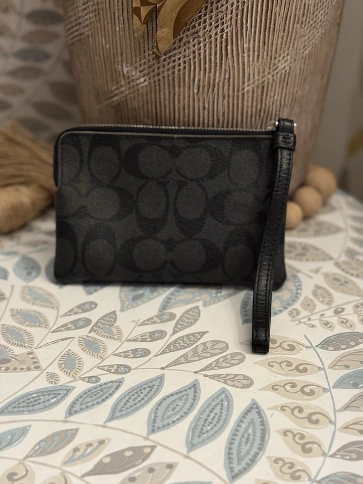 Cartera Muñequera Coach Marrón/Negro Firma PVC Cuero Esquina Cremallera F58035 Foto 2 de 4