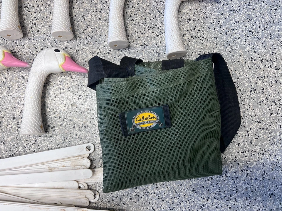 Lote de 48 cabezas señuelo centinela gansos canadienses vintage con filetes y bolsa de almacenamiento Foto 4 de 4