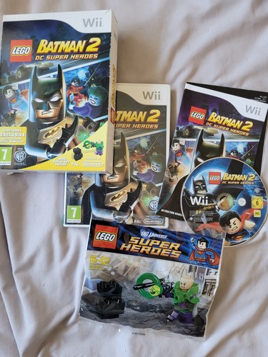 LEGO Batman 2 DC Super Heroes Nintendo Wii Spiel mit neu versiegeltem Lego Spielzeug