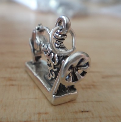 Charme Bracelet Machine à Coudre Vintage En Argent Sterling 925 - Poids 1,5 G - Longueur 1,5 Cm - Occasion Bon État