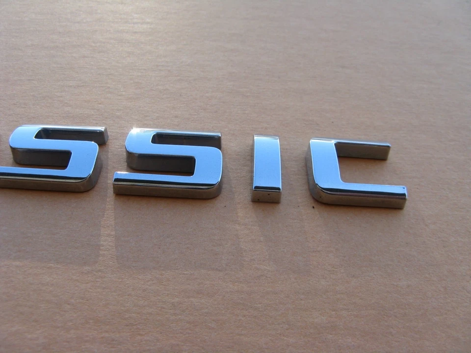 Chevrolet Malibu 2005 05 clásico trasero cromo emblema logotipo insignia signo usado A44996 Foto 3 de 4