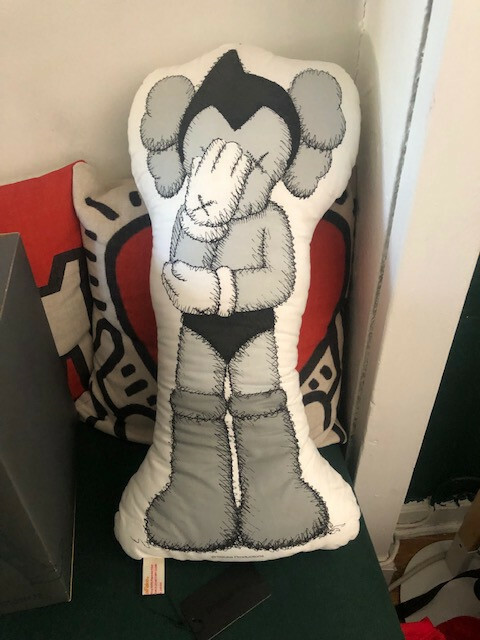 希少　kaws original fake cushion pillow $_57.JPG?set_id=8800005007