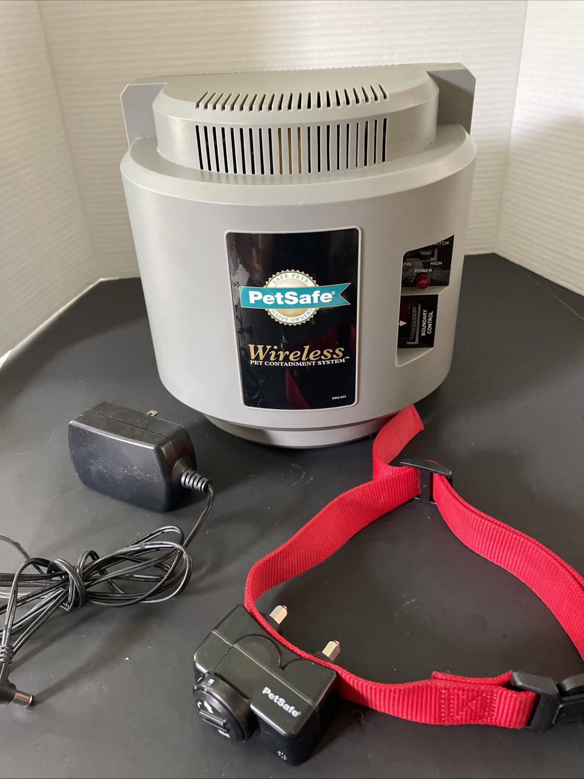 Pet Containment System W/ Collar Need New Battery