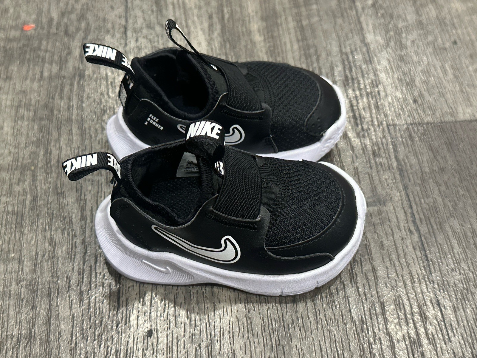Nike Flex Runner size 4C Toddler Baby Sneakers  Kids Shoes Black White NEW