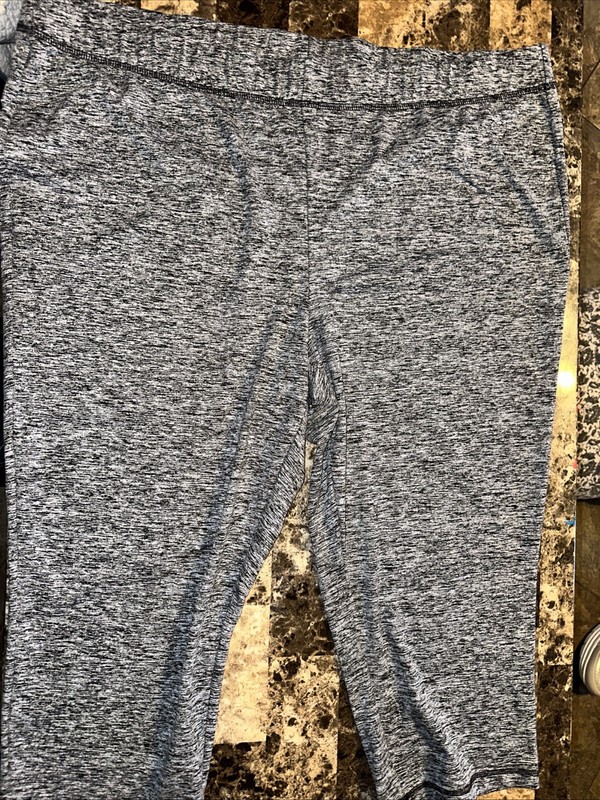 EUC Lane Bryant Active Women’s Plus Size 26/28 Gray/Black Capri Pant