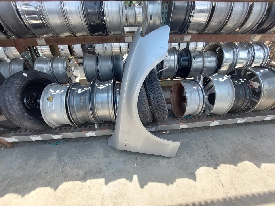 Used Front Right Fender fits: 2012 Audi A4 Sdn R. Front Right Grade A Foto 2 de 4