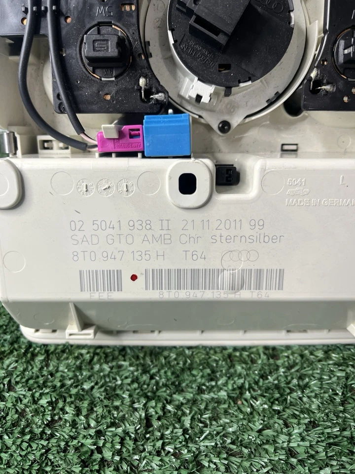 09-16 Audi A5 techo delantero consola domo luz con techo corredizo gris OEM 8T0947135H BIN 9A Foto 4 de 4