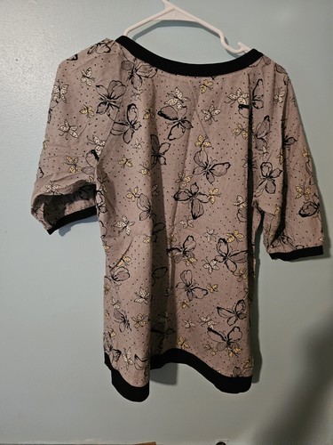 Cherokee Brand Butterflies On Gray W/ Black Accents Scrub Top - M - Picture 4 of 4
