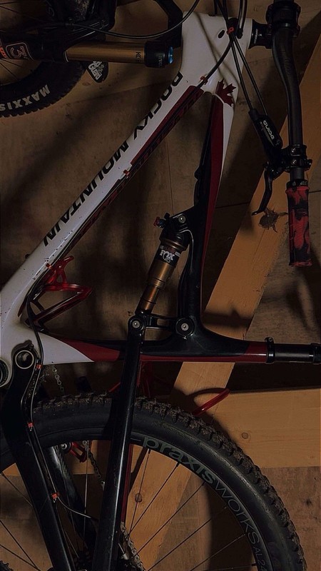 Rocky Mountain Thunderbolt Full Suspension Mountain Bike