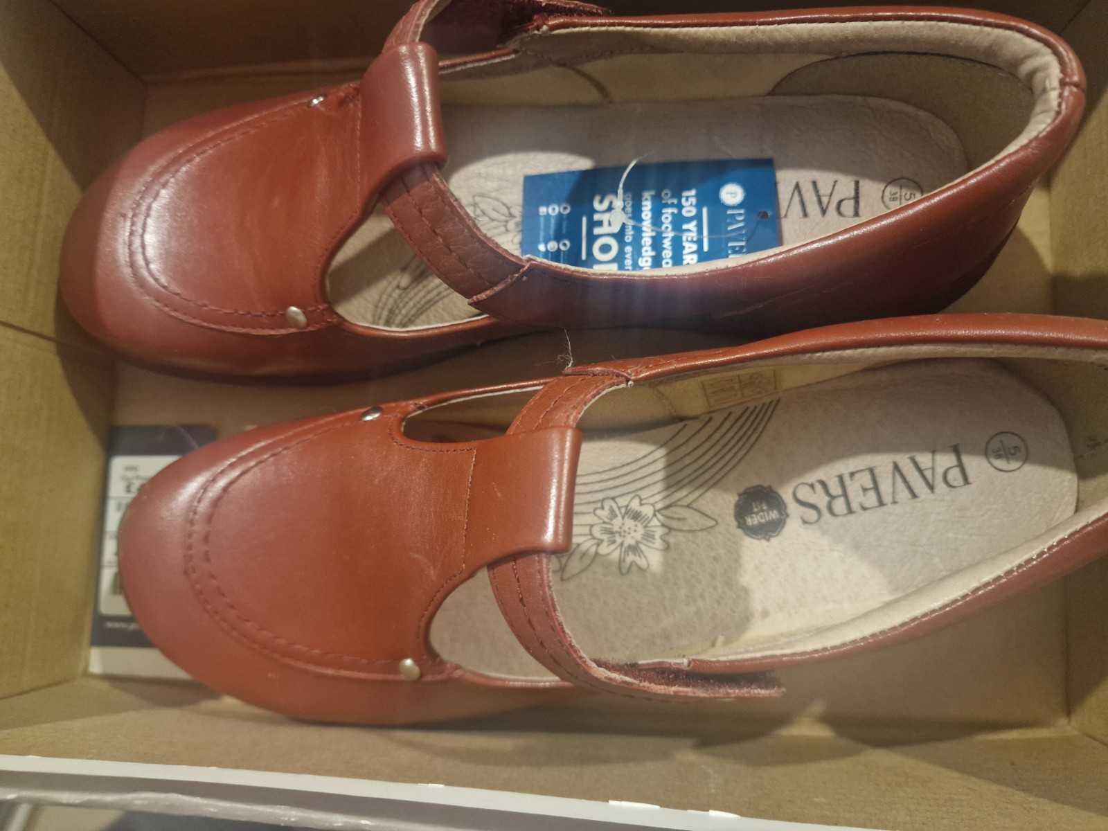 Pavers Leather BNIB Shoes Size 5 Adjustable Fastening Burgundy Red ❤️ image 6