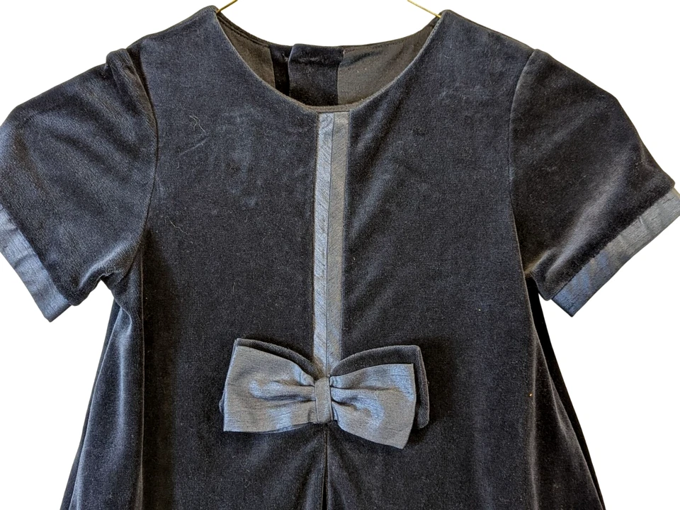 Lindo Vestido de Terciopelo Marks & Spencer Niñas 5-6 Azul Marino Lazo Bordado Fiesta de Vacaciones Foto 2 de 4