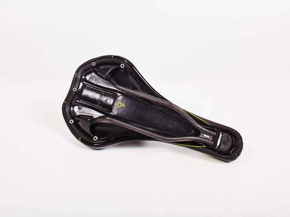 Sillín Oval Concepts 934T con rieles de carbono 132 x 260 mm negro y neón Foto 2 de 2