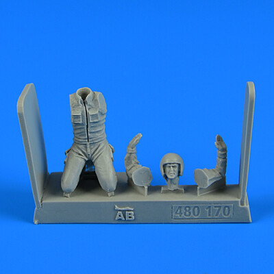 MW22 AEROBONUS 480170 WARSAW PACT AIRCRAFT MECHANIC - PART 6 1/48 FIGURE