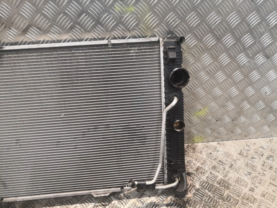 MERCEDES-BENZ E 220 CDI Auto W212 Water Coolant Radiator 2045001203 2.1 Diesel - Image 3 of 4