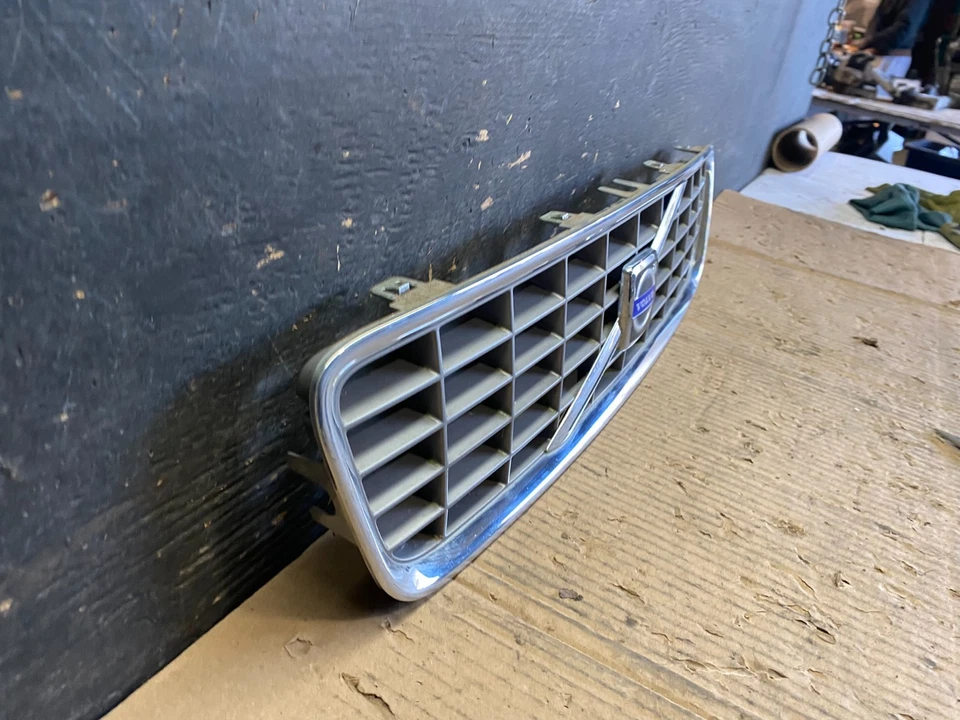 Parrilla superior delantera Volvo S80 1999 a 2006 OEM S9602 DG Foto 3 de 4