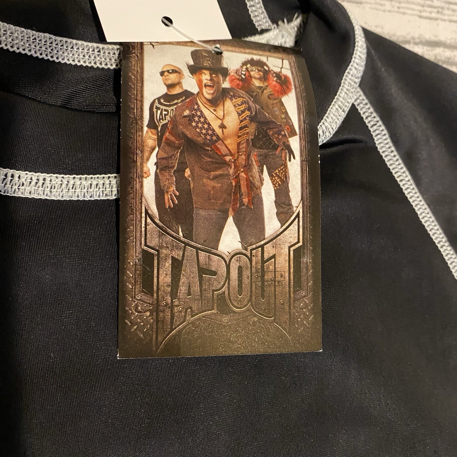 TAPOUT NWT Mens Rash Guard MMA Jiu Jitsu Long Sleeve Stretch Shirt Size L