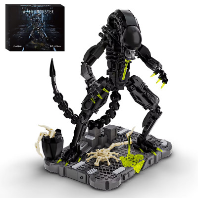 Alien Xenomorph Figure with Facehugger and Egg 670 pcs MOC Building Blocks