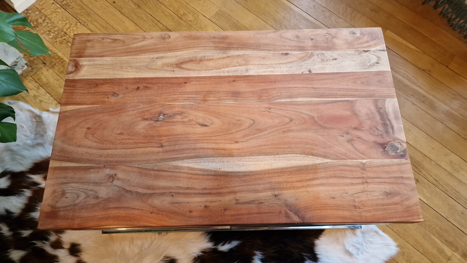 Beautiful Solid Wood, Premium Quality Coffee Table. Chrome Legs