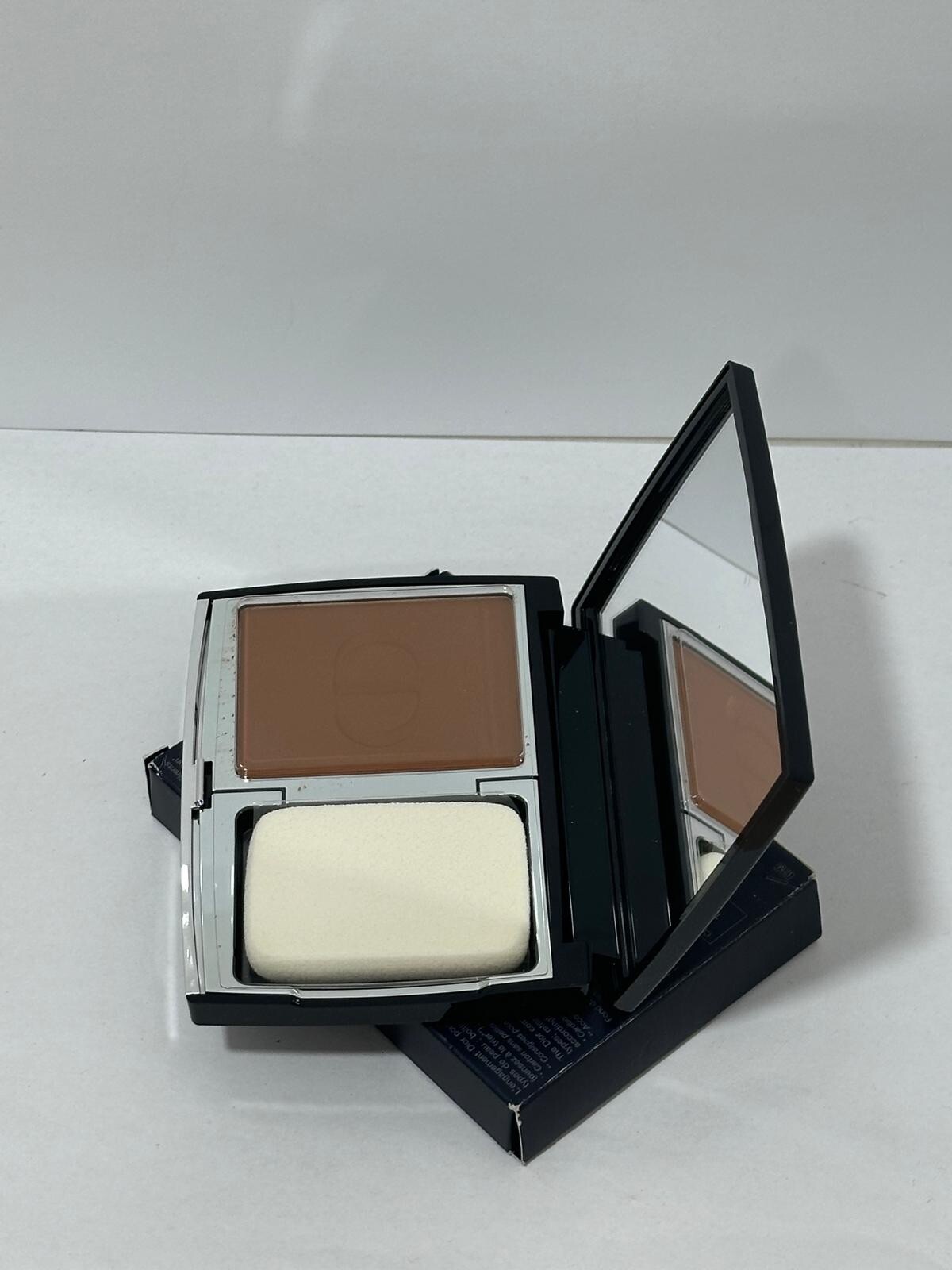 DIOR Forever Natural Velvet Compact Foundation in 7 Neutral for a flawless matte finish-image