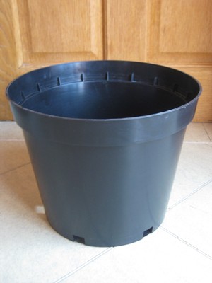 Strong black plastic 10 litre plant pot, flower pots, patio etc - set