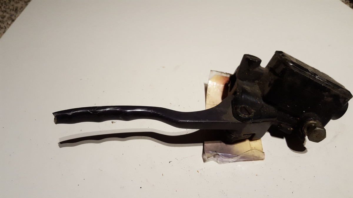 85 Kawasaki ZX600 ZX 600 6 ZX6 Ninja front brake master cylinder