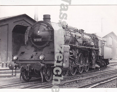 Orig. Foto-AK Lok 19 009 DR S 46.17 im Bw Dresden Altstadt 1960 (AN1677)