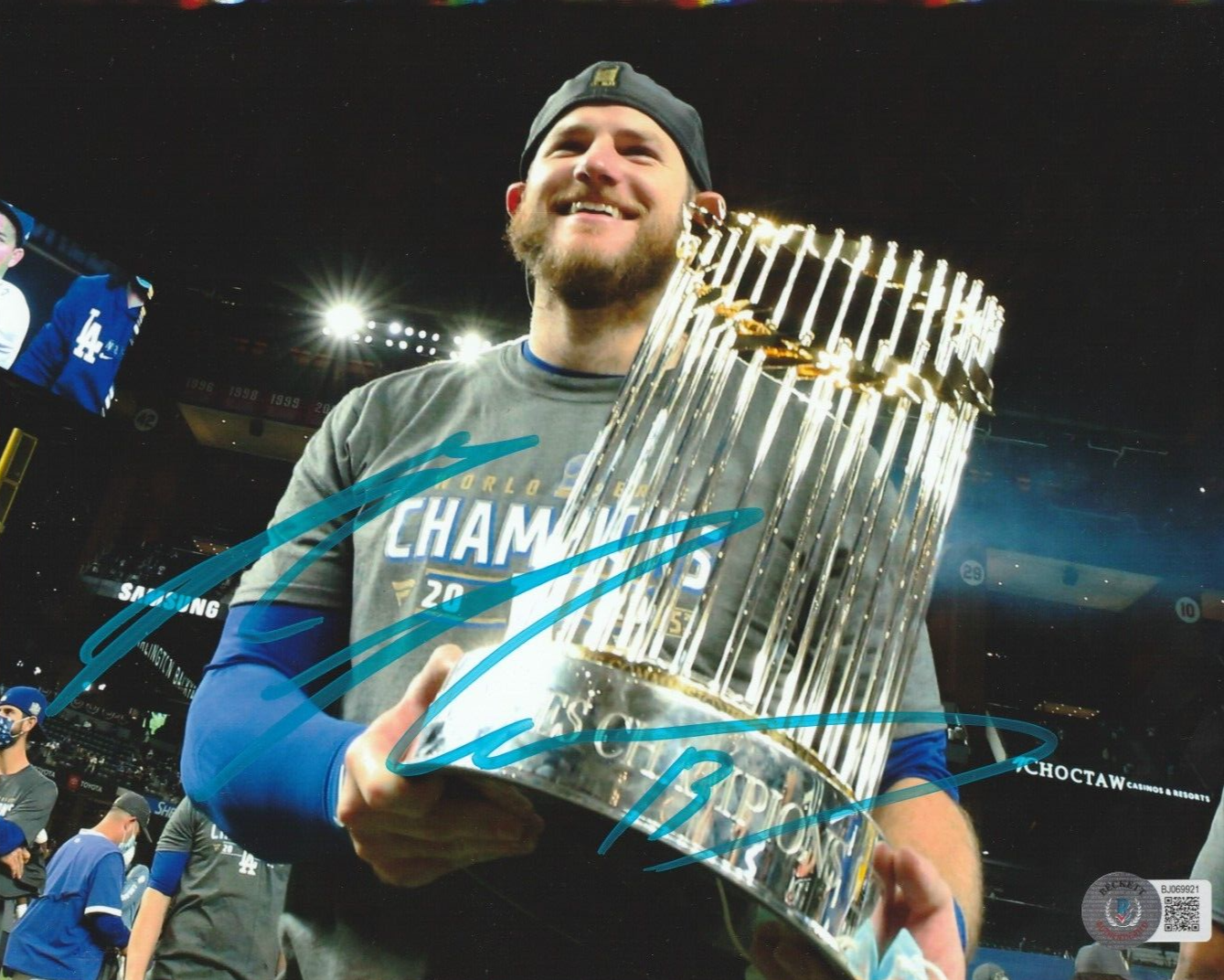 Max Muncy Autographed Signed 8x10 Los Angeles Dodgers World Series Beckett E779 