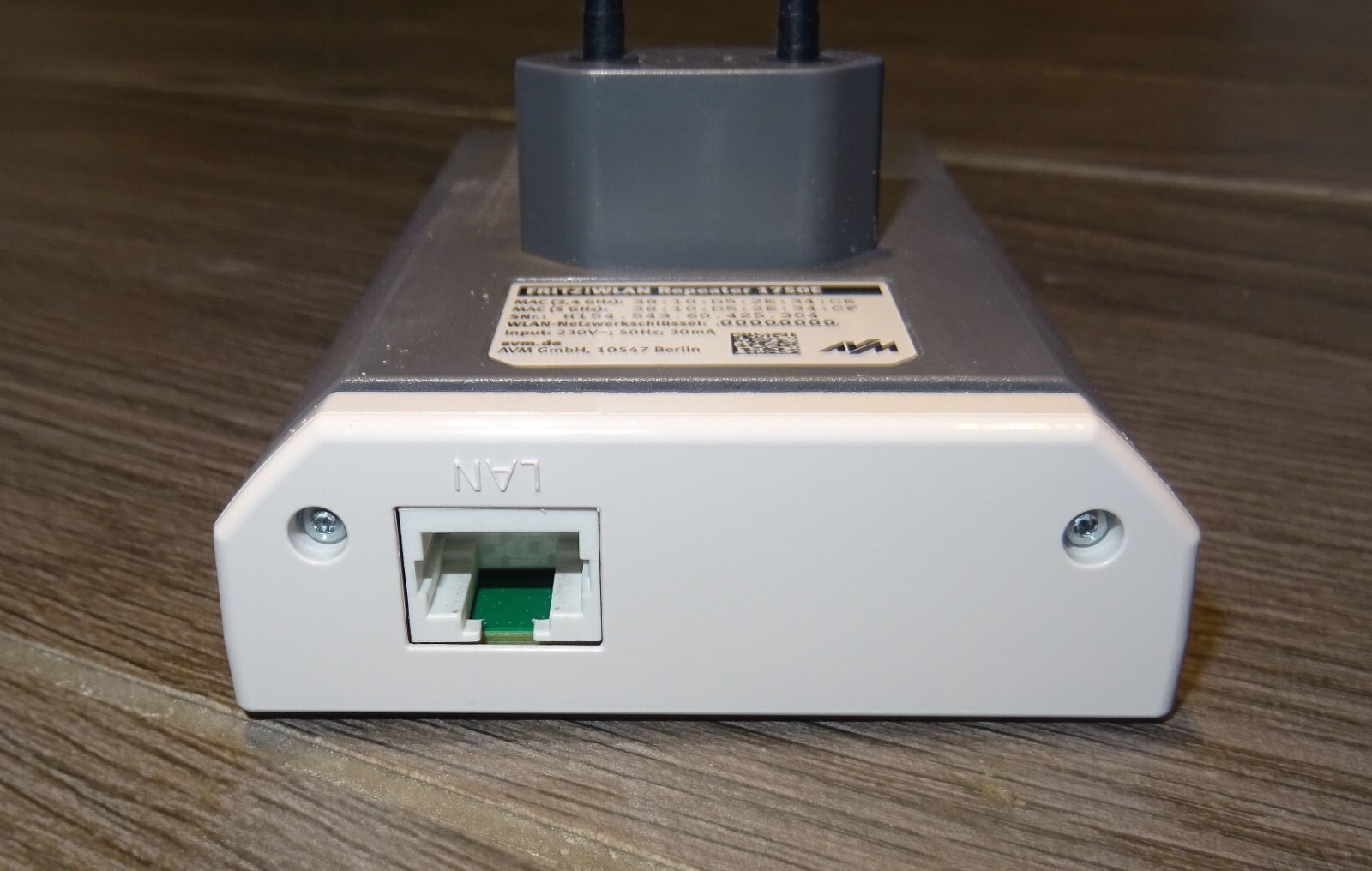 1 Stück AVM FRITZ!WLAN 1750E Repeater (20002712) LAN Anschluss / mit