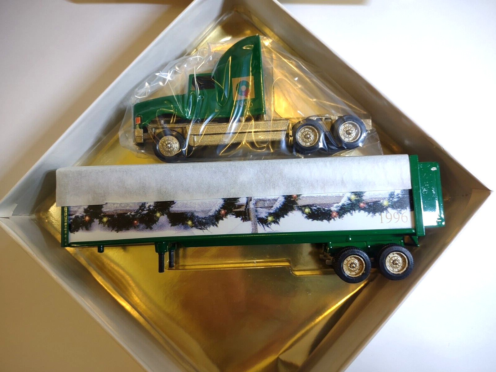 1996 Green Winross Diecast Happy Holidays ARL Transport Tractor Trailer
