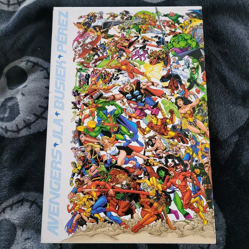 JLA/AVENGERS COLLECTORS EDITION HARDCOVERS/SLIPCASE INCLUDED:PEREZ ...