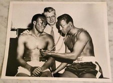 Noticias internacionales 1953 7x9 tipo 1: foto Kid Gavilan vs Johnny Bratton 3