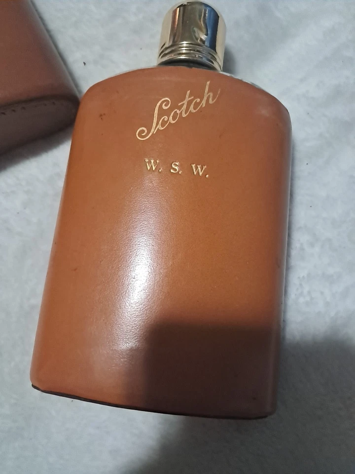 Vintage Travel 2-Piece Glass Liquor Flasks Set w/ Leather Case.      See Pics  - Image 3 of 4