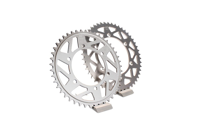 Pignon standard acier AFAM 14203 avec denture renforcée 520 pour réduire l'usure