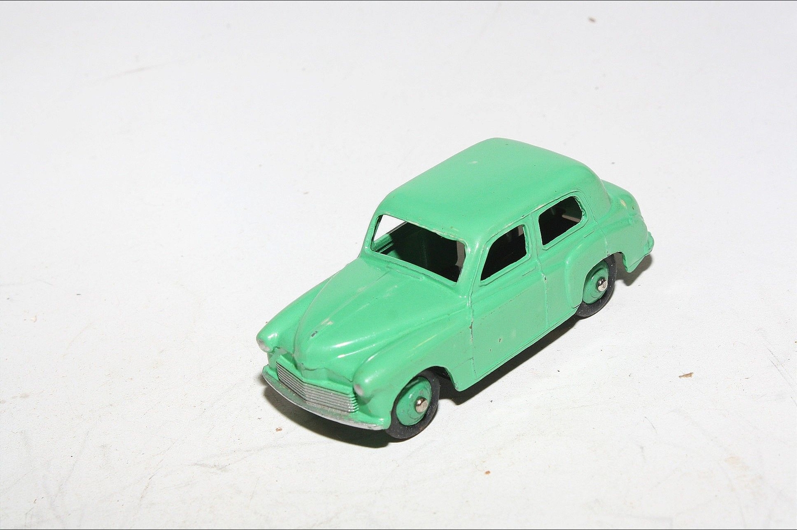 Dinky 40f, Hillman Minx - Free Price Guide & Review