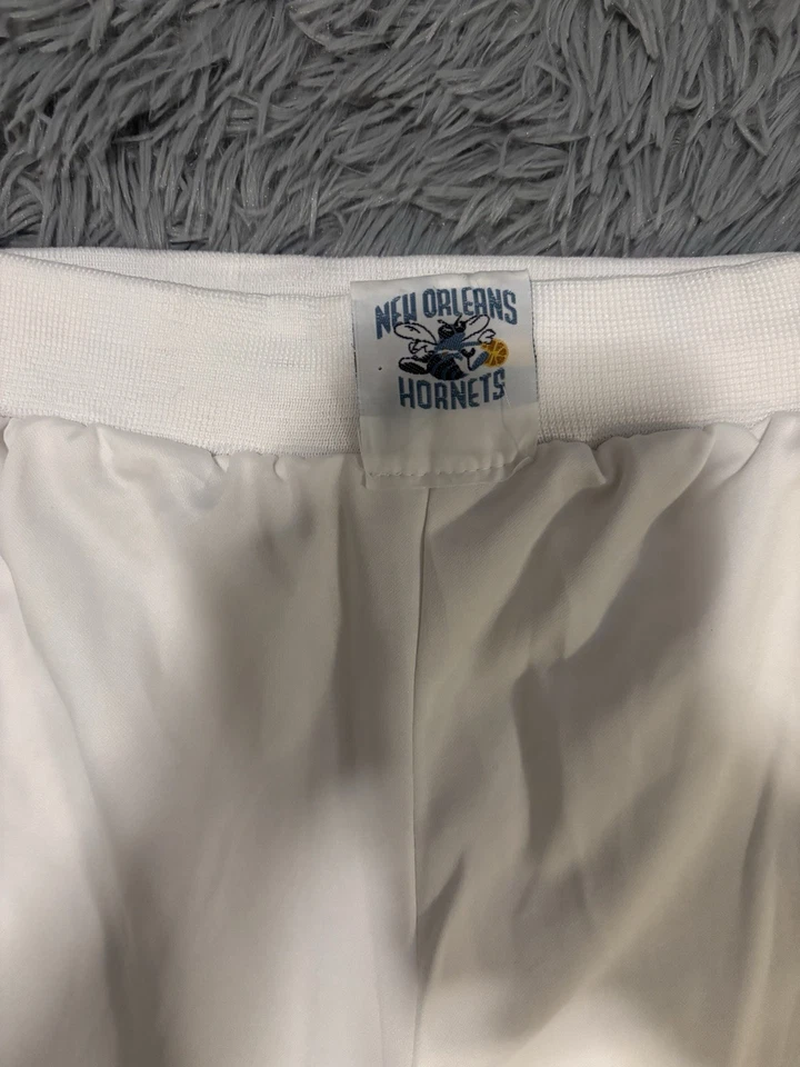 Vintage Reebok NBA Men’s New Orleans Hornets Team Apparel White Basketball Short - Image 4 of 4