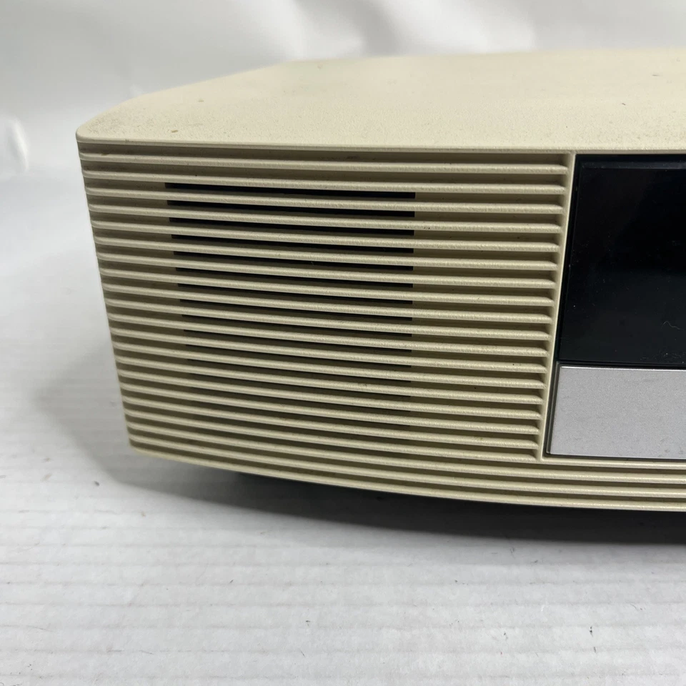 BOSE AWR1B1 Wave Radio II AM/FM Alarm Clock Radio White No Remote READ - Image 3 of 4