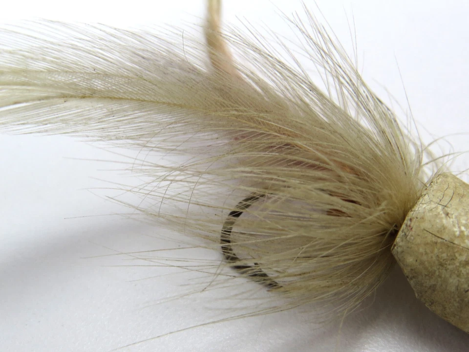 Señuelo de pesca giratorio/caña de corcho desconocido con pluma/pelo blanco insecto vintage Foto 4 de 4