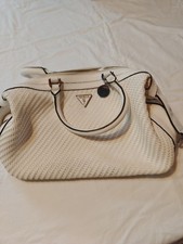 Borsa Guess bianca con ferramenta argento, charm, Guess EST 1981,