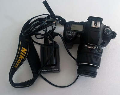 Nikon D 70s mit Zoomobjektiv Nikkor 18-55mm