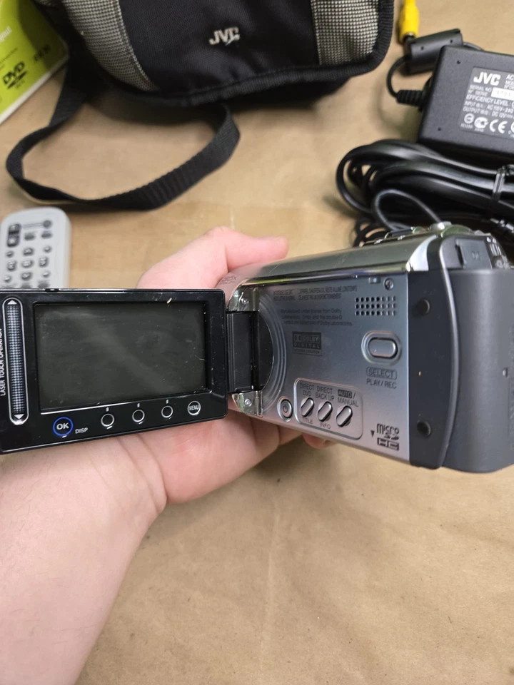 JVC Everio GZ-MG330HU 30GB HDD 35x W/remote + CU-VD20 Share Station No Charger - Image 3 of 4