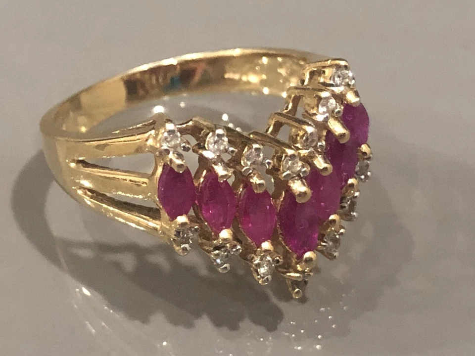 14K Yellow GOLD RING DIAMONDS RUBIES SIZE 6 4.1 Grams - Image 2 of 4