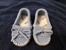Baby Infant MINNETONKA Blue Suede Slip On tie Moccasins ADORABLE Shoes Sz 2 EUC
