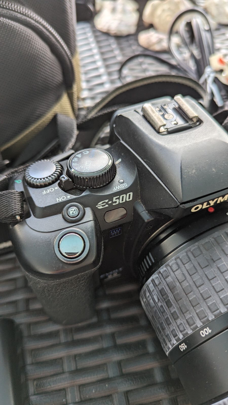 Olympus E500 Camera Kit, 2 Lenses, Manual, Charger & Battery, Lens