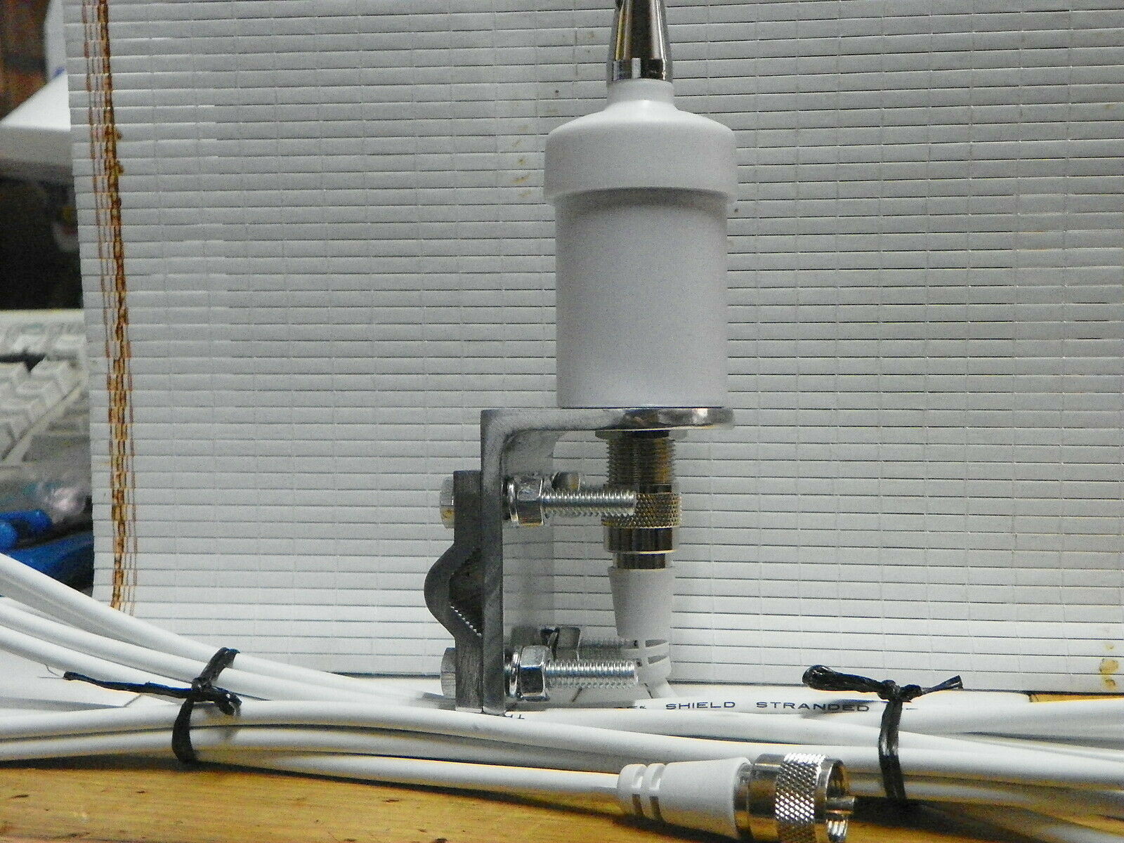 ANTENNA 2 METER VHF MIRROR MOUNT NO GROUND PLANE 1/2 WAVE 6DB GAIN 15FT