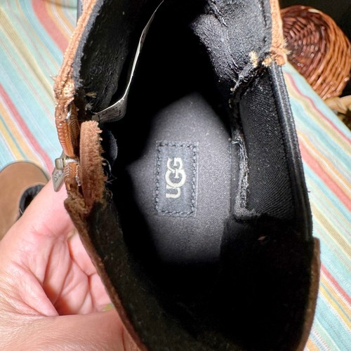 UGG Kleinkind Ashton Chelsea Stiefel Größe 7 fällt klein aus - Bild 10 von 11