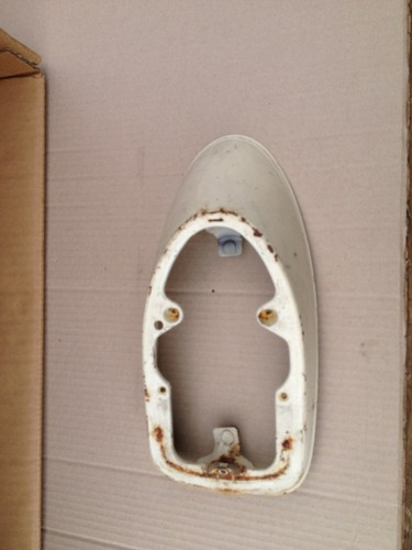 B108/  Halte Blech für VW Käfer Rücklicht Rückleuchte Taillight Bügeleisen