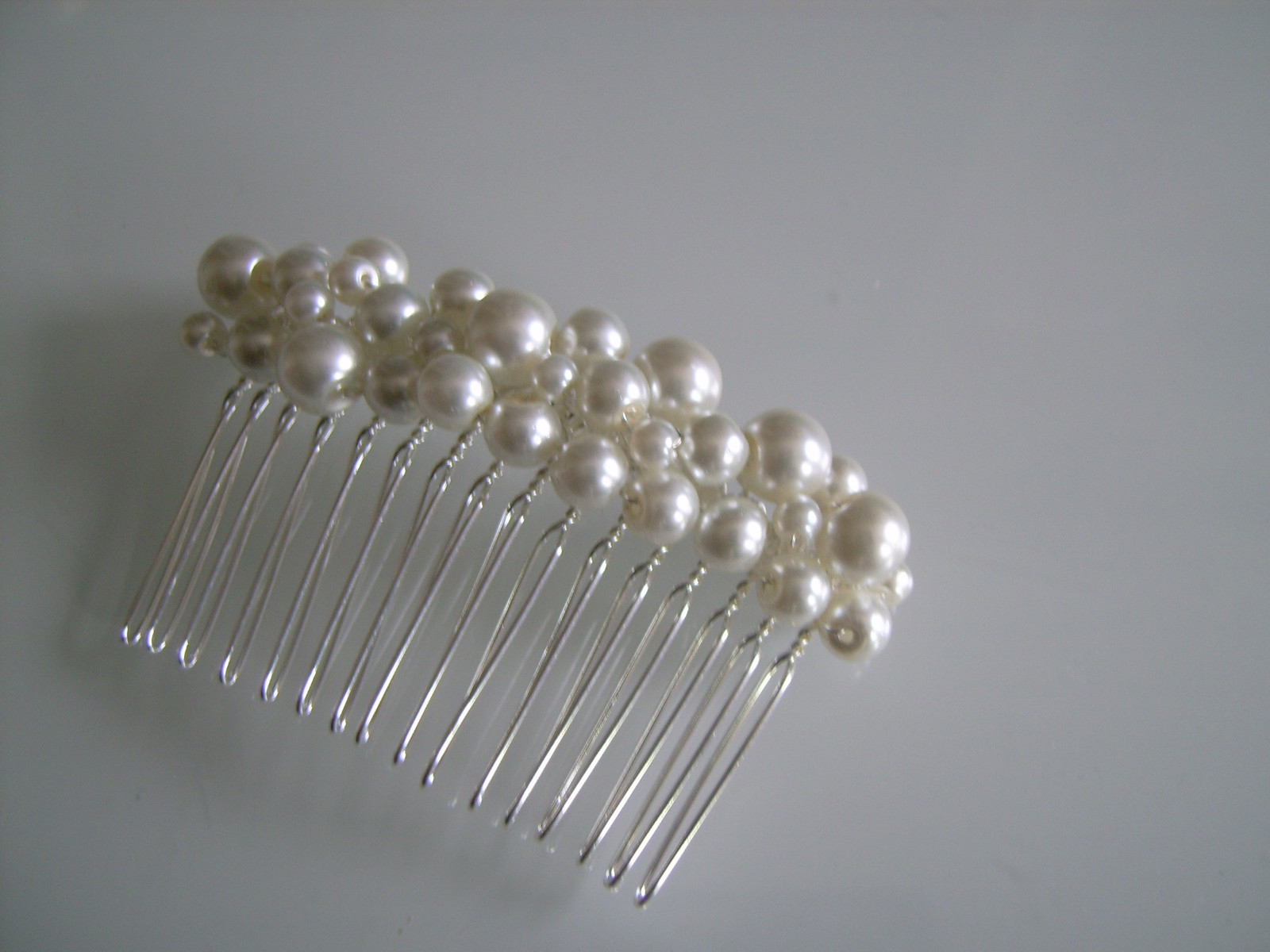 Accessoire cheveux perles ivoire pour un chignon de mariée bohème